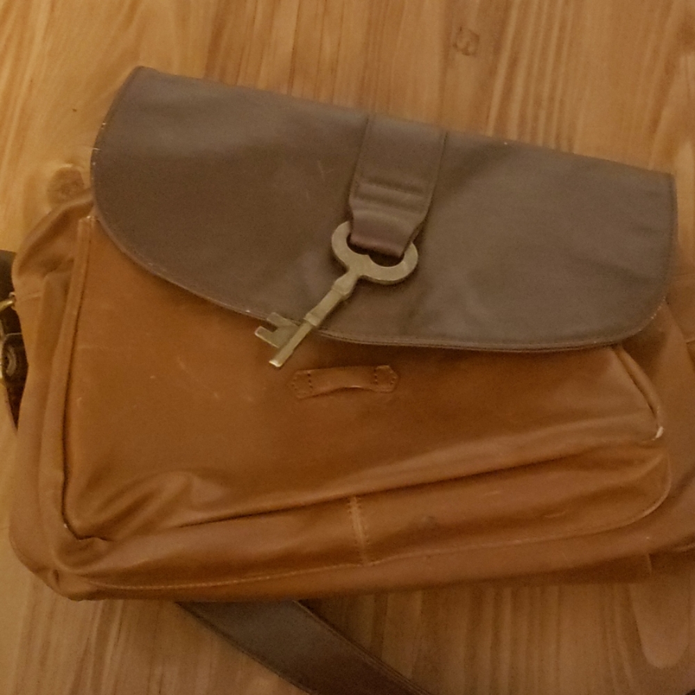 Nila Anthony satchel